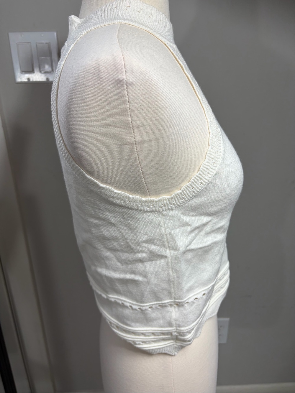Scalloped Knit Halter Tank Top - White size M - Picture 6 of 10